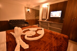 Royal Touch Room2