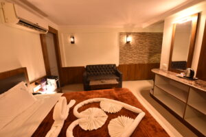 Royal Touch Room8