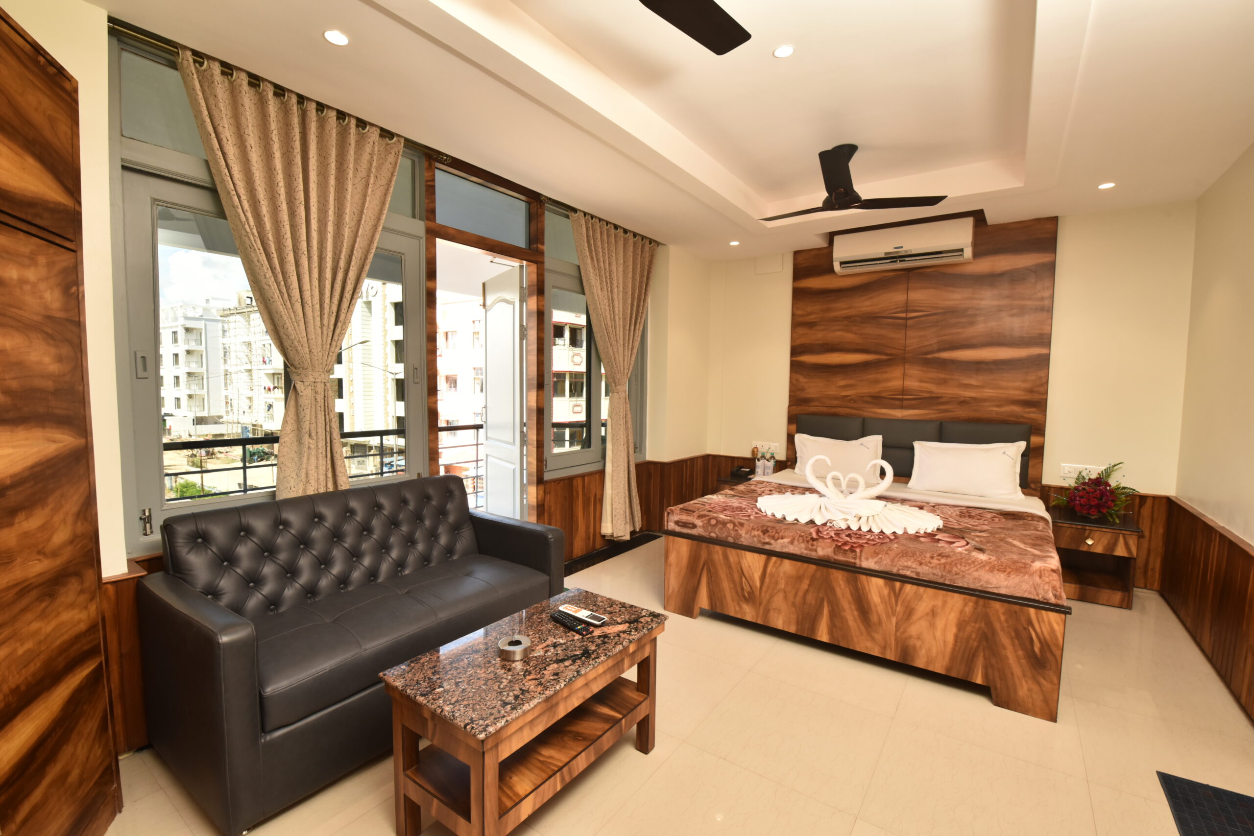 Superior Front View Room10