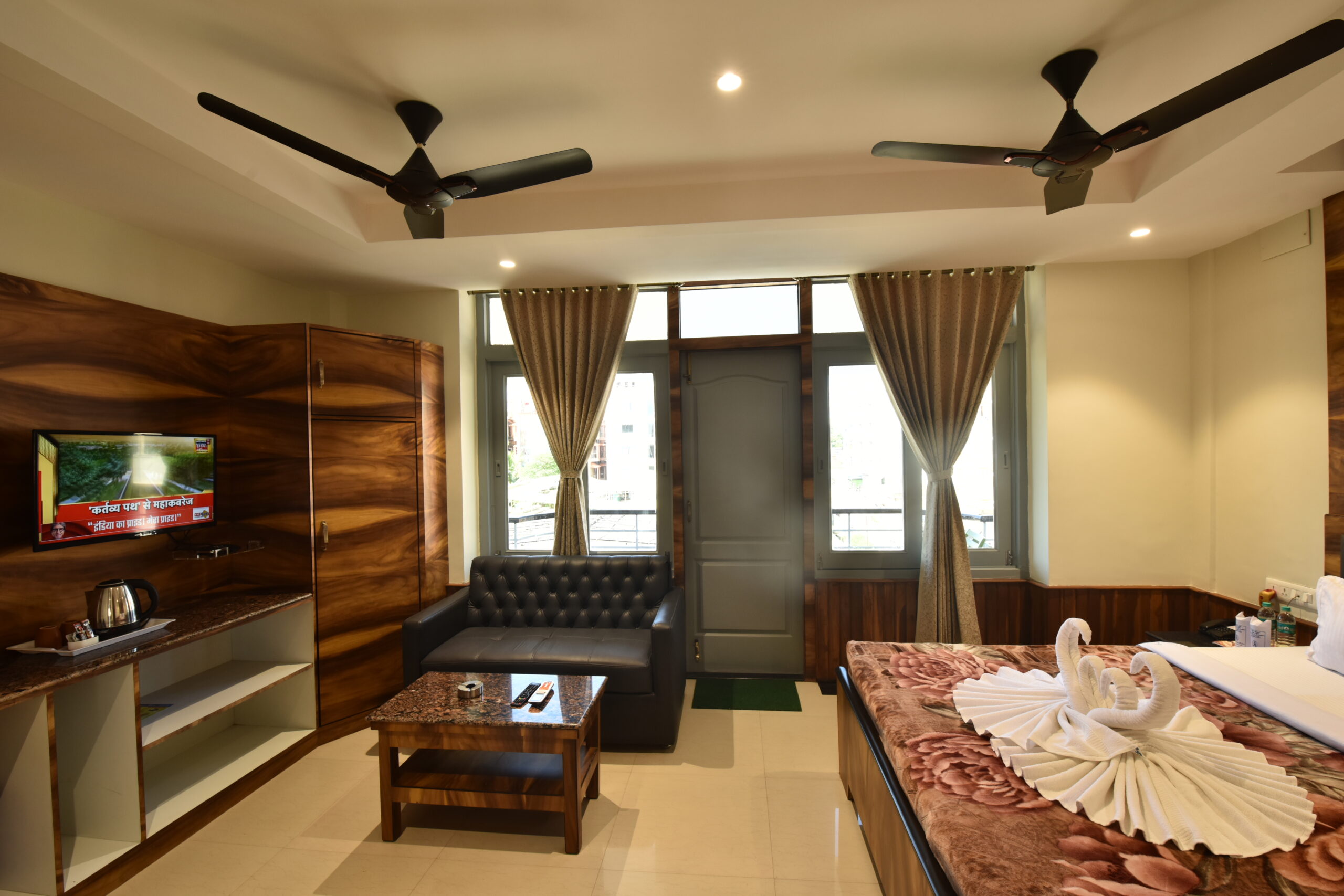 Superior Front View Room8